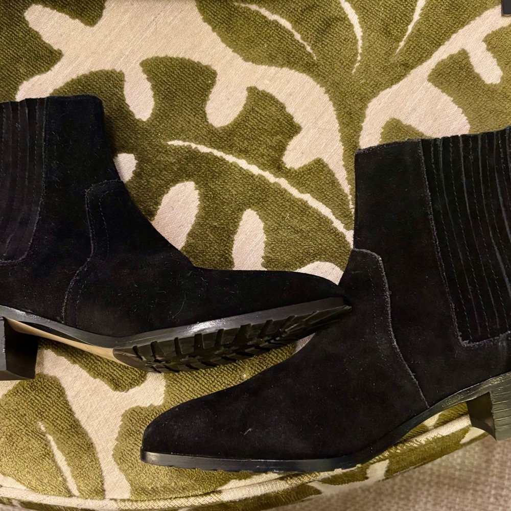 Donald Pliner Black Suede Shoe-Boots/half-boots Size 5.5